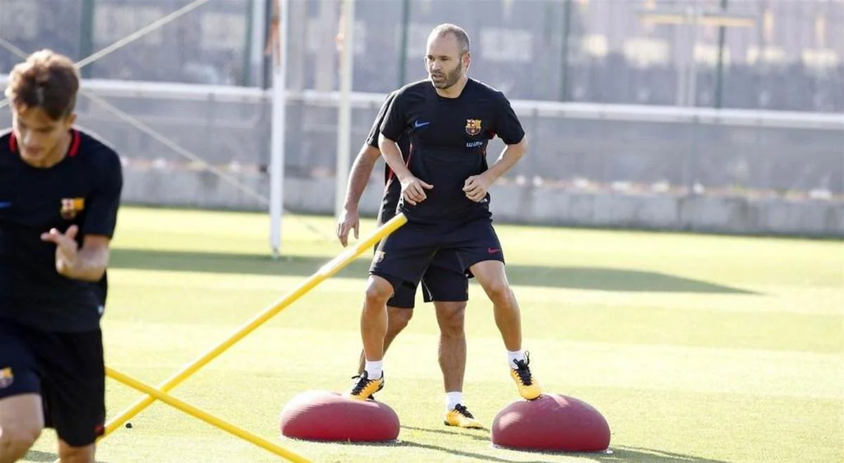 Iniesta niega el principio de acuerdo para su renovación que anunció Bartomeu