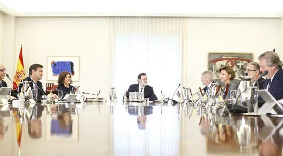 Rajoy convoca un Consejo de Ministros extraordinario para recurrir la Ley del referéndum