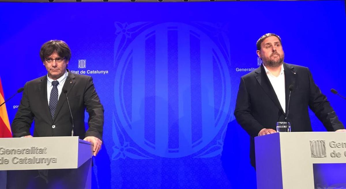Puigdemont y Colau envían una carta a Rajoy y al Rey para pactar el referéndum