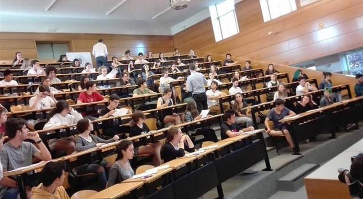 Castilla y León bajará las tasas universitarias un 5% el curso 2018/2019