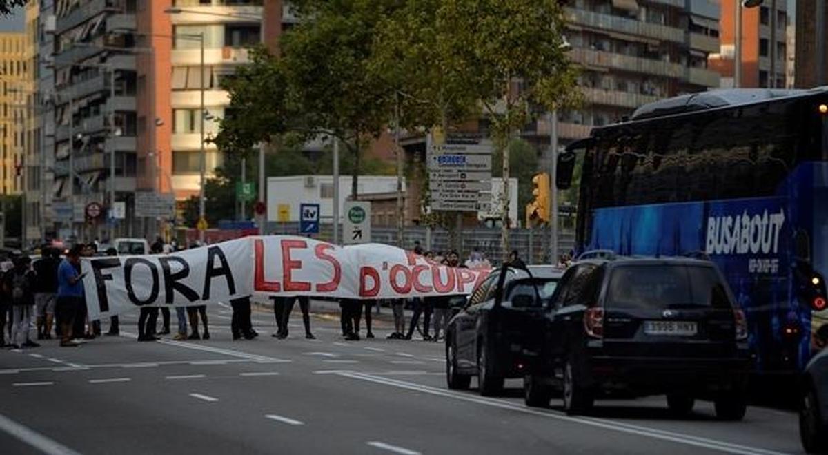 Las principales carreteras catalanas están cortadas con motivo del paro general