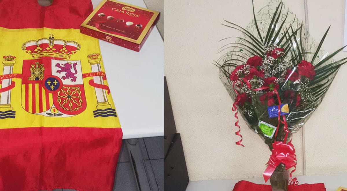 Flores y bombones en Salamanca como muestra de apoyo a la Guardia Civil
