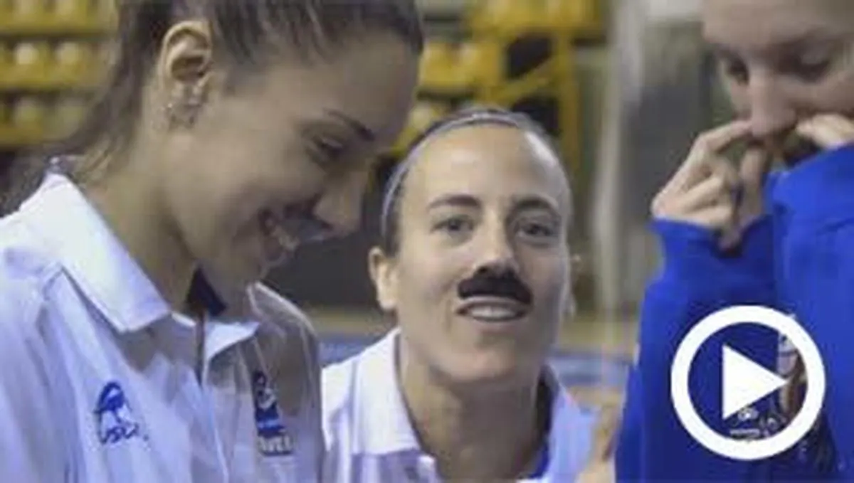 Las jugadoras de Avenida se dejan bigote y se unen al 'Movember'