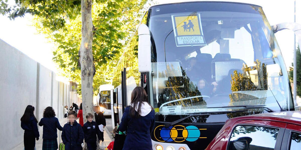 Tráfico denunció la pasada semana a 76 autobuses escolares, la mitad de los controlados