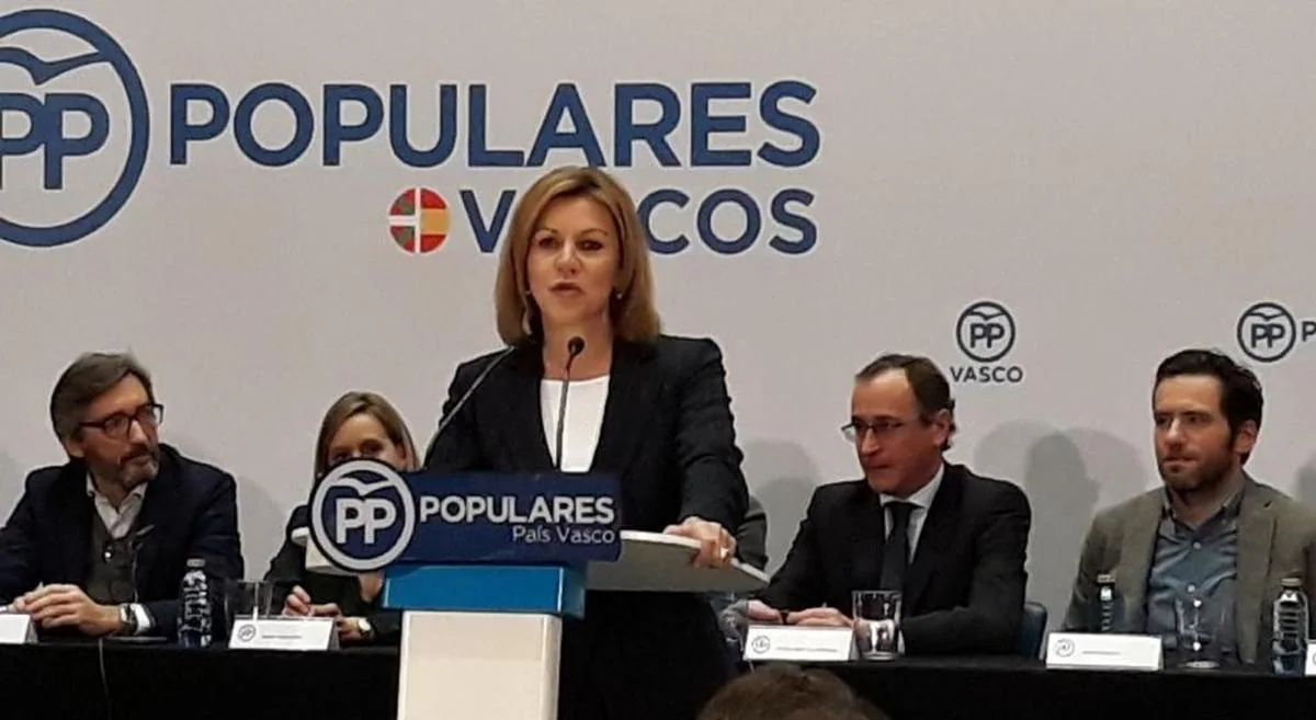Cospedal cree que Puigdemont hace política para crear división y ha acabado dividiendo a los suyos