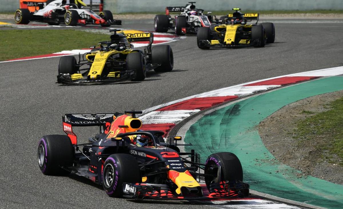 Ricciardo reina en la locura de Shanghái; Alonso y Sainz concluyen séptimo y noveno