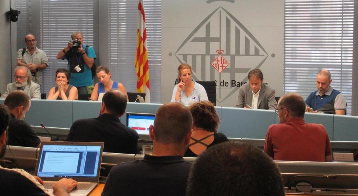 La oposición reprueba a Ada Colau y le exige dimitir como responsable de seguridad de Barcelona