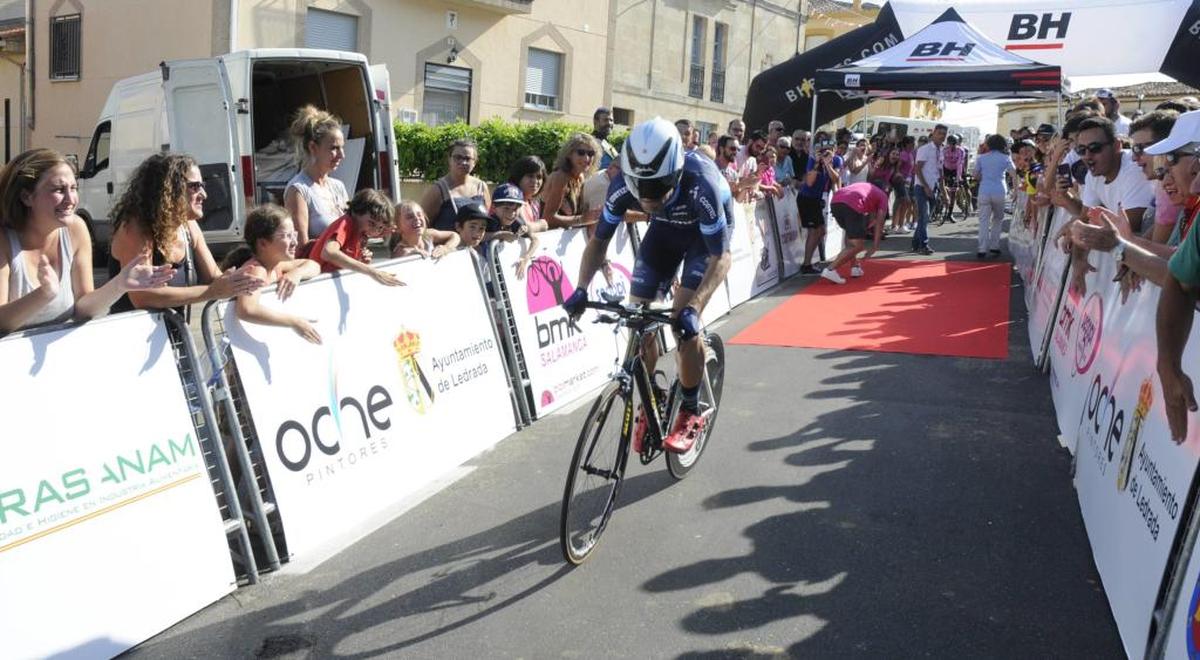 Antonio Soto, primer líder de la Vuelta a Salamanca tras llevarse el triunfo en la contrarreloj de Saucelle