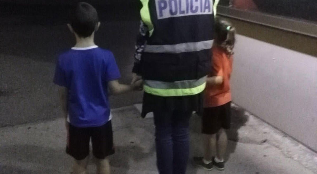 La Policía Nacional recupera a dos niños en Ledesma y se los entrega a su madre en Vizcaya