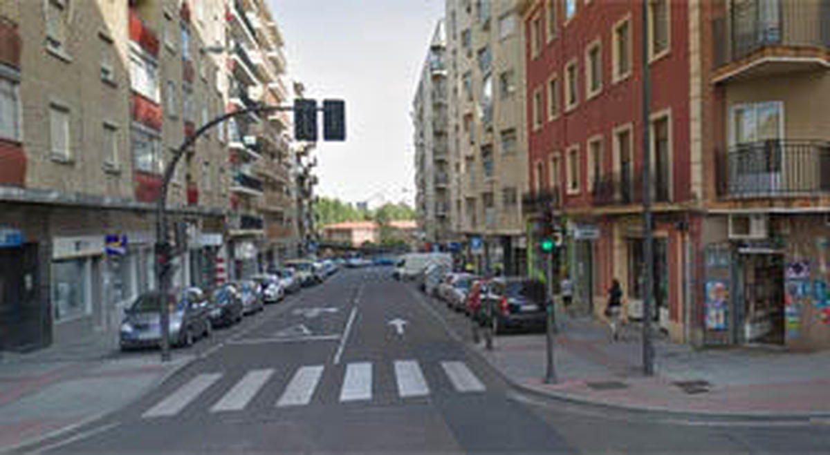 600 euros de multa a un hombre que lanzó una silla por la ventana en la avenida de Campoamor