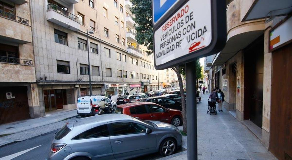 Los conductores con movilidad reducida del alfoz podrán acceder a la nueva tarjeta de aparcamiento de Salamanca