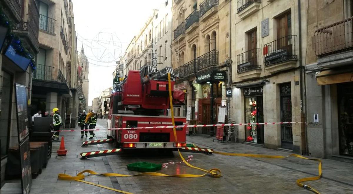 Alarma por un incendio en un piso en pleno centro de la ciudad, en la Rúa