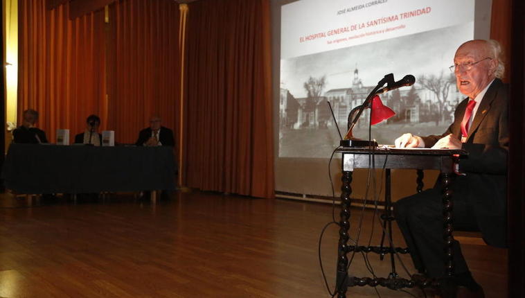 José Almeida ingresa en el Centro de Estudios Salmantinos con un discurso sobre el Hospital de la Santísima Trinidad