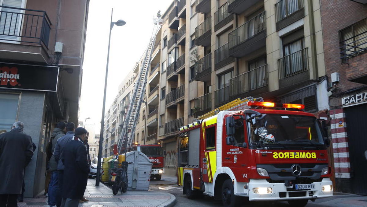 Los Bomberos acuden a sofocar las llamas en una chimenea en Rodríguez Fabrés