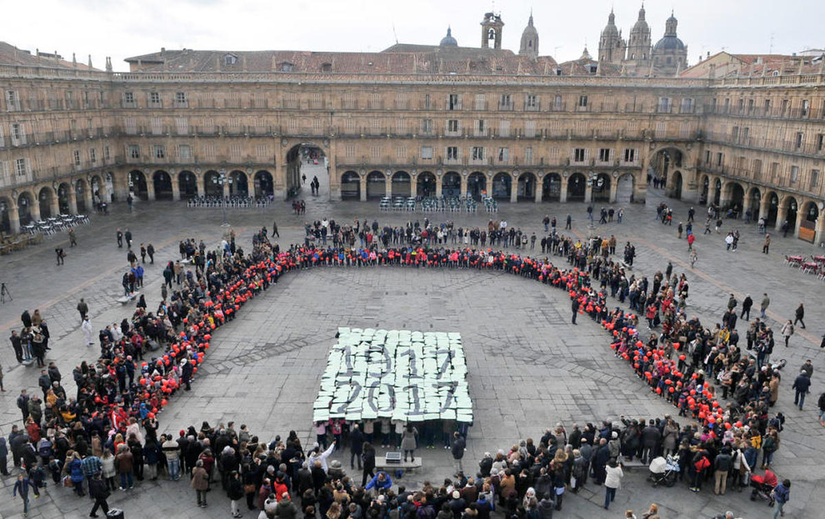 Las Siervas de San José de Salamanca inician la celebración del centenario en la Plaza Mayor