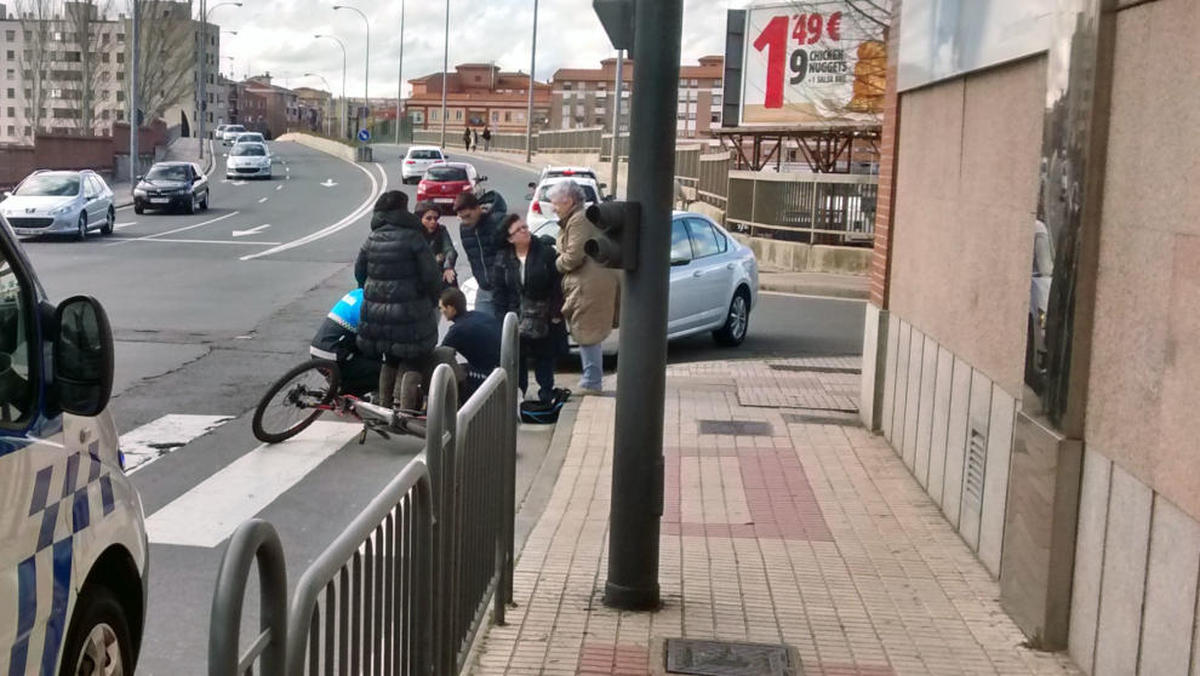 Herido un anciano arrollado por un ciclista en la calle Jamaica