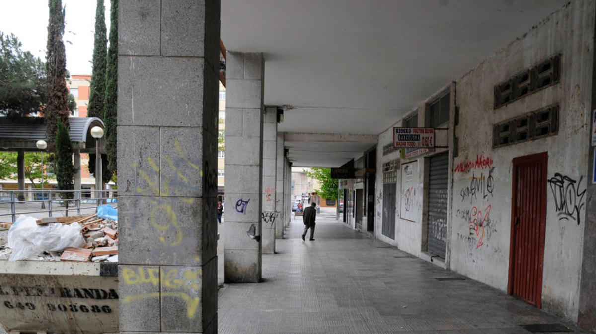 Vecinos y comerciantes de la plaza de Barcelona denuncian la inseguridad de la zona