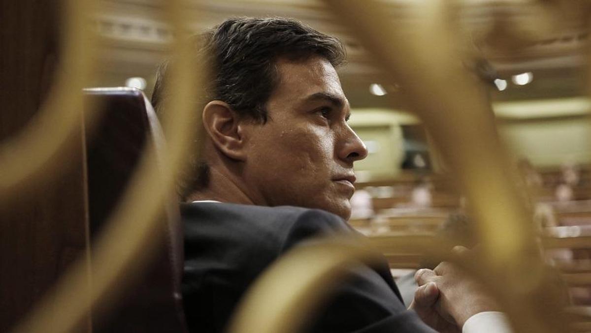 El sector crítico convoca la comisión de garantías para cesar a Pedro Sánchez