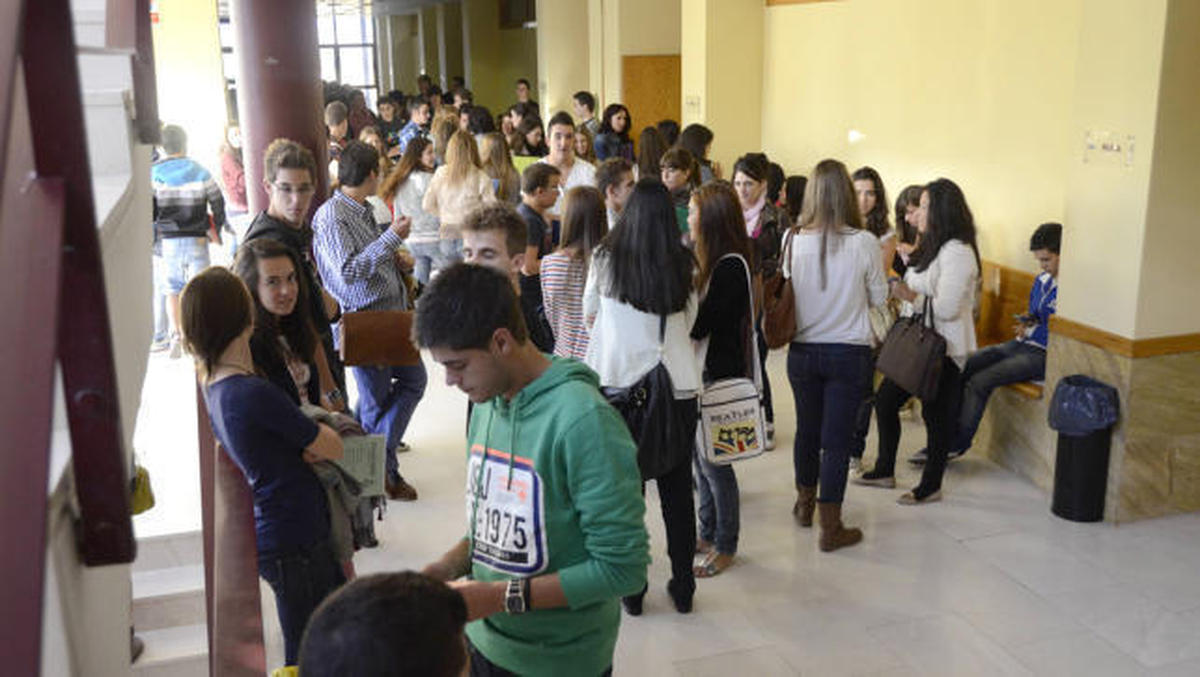 Los jóvenes salmantinos, los segundos de España con mayor dependencia de sus padres