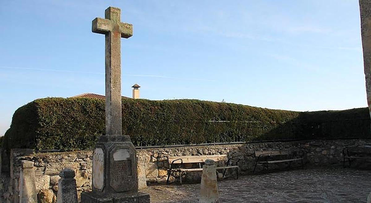 El alcalde de Almenara de Tormes exige un relator para retirar los símbolos franquistas como la Cruz de los Caídos