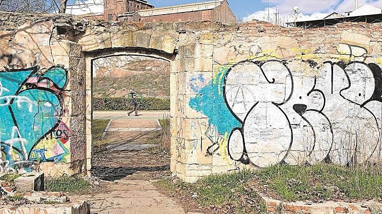 El presunto violador del paseo fluvial seguirá libre aunque tendrá que ir al juzgado cada día