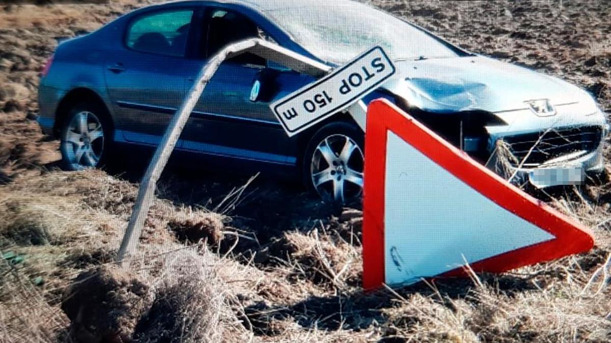 Estado del vehículo y la señal tras el accidente.