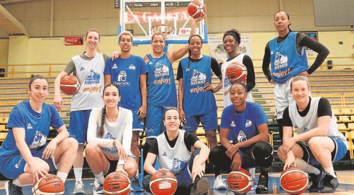 Las jugadores del Avenida antes de comenzar uno de los últimos entrenamientos.