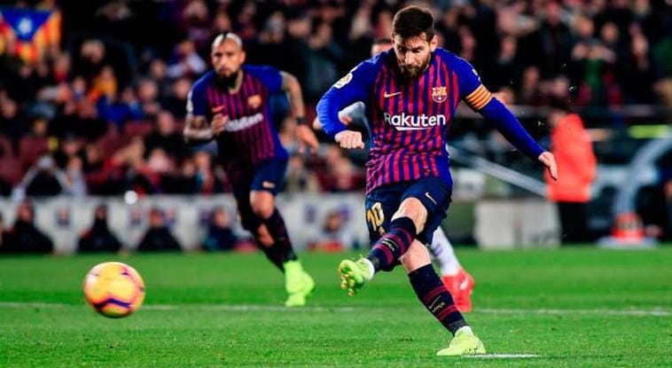 Messi le da media liga al Barcelona en Sevilla