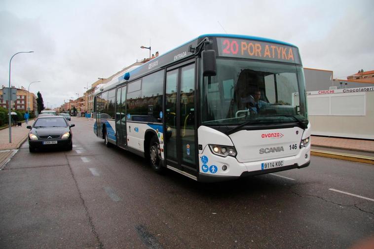 Pelabravo y Calvarrasa de Abajo piden su adhesión al Transporte Metropolitano para mejorar sus conexiones con la capital