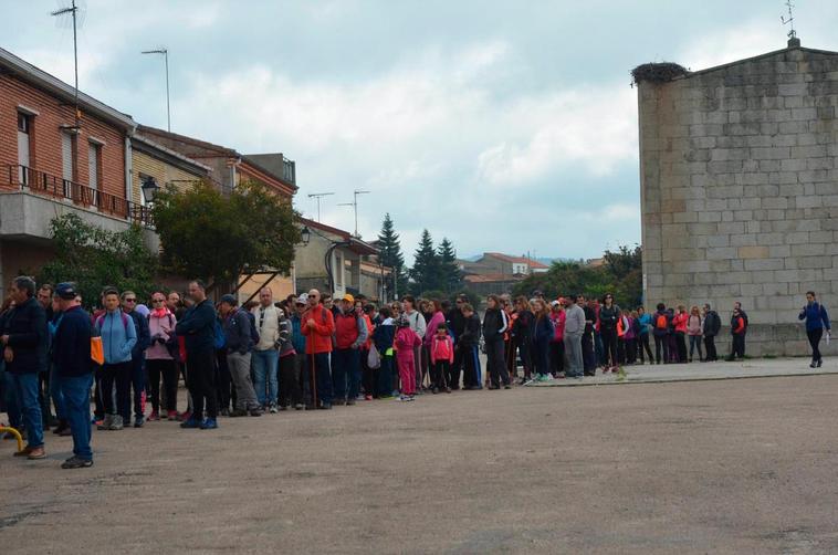 Un millar de senderistas inaugura el ciclo de rutas en la comarca de Las Arribes