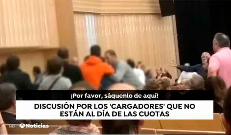 Fotograma sacado de un vídeo de Antena 3, donde se aprecia la trifulca