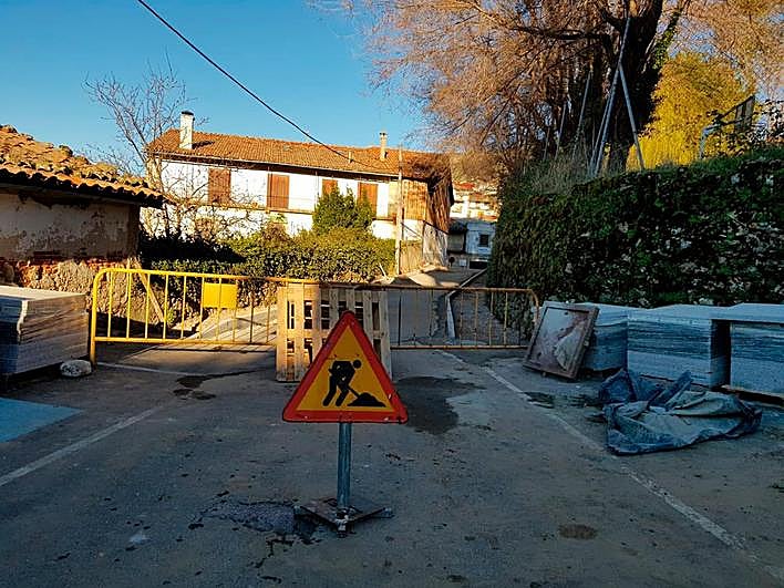 Imagen de las obras que se están acometiendo en Candelario.