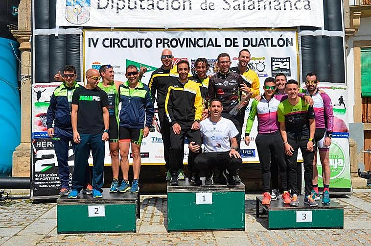 Antonio Cerezo y Beatriz Díaz triunfan en el duatlón de Lumbrales.