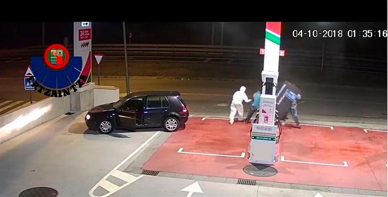 Imagen de una cámara de una gasolinera donde se perpetró un robo
