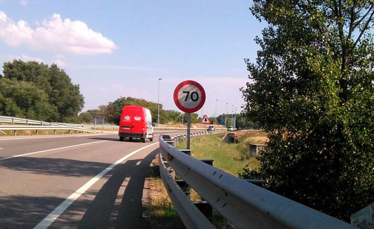 Tráfico podría limitar la velocidad en carreteras convencionales a 70 km/h