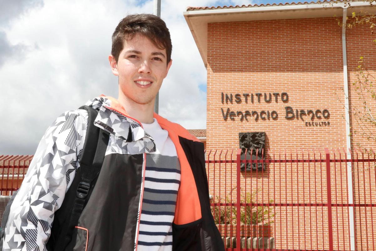 Alejandro Hernández en el instituto Venancio Blanco.