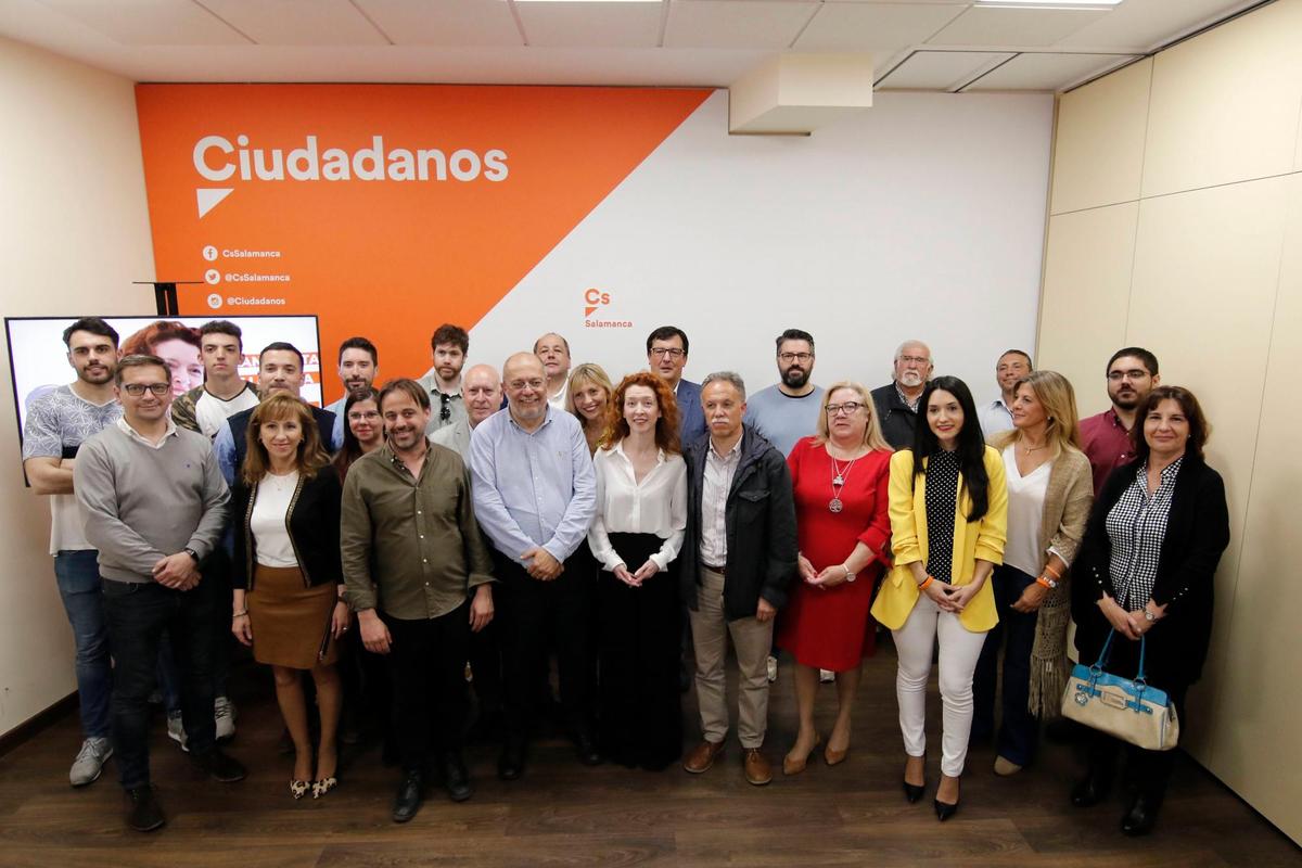 Igea junto al equipo de Ciudadanos Salamanca.