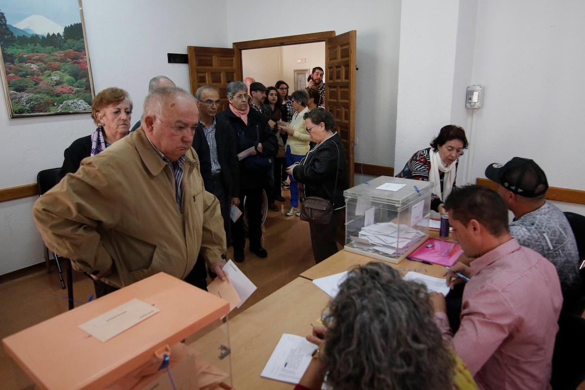 Una mesa electoral en Salamanca en las pasadas elecciones generales.