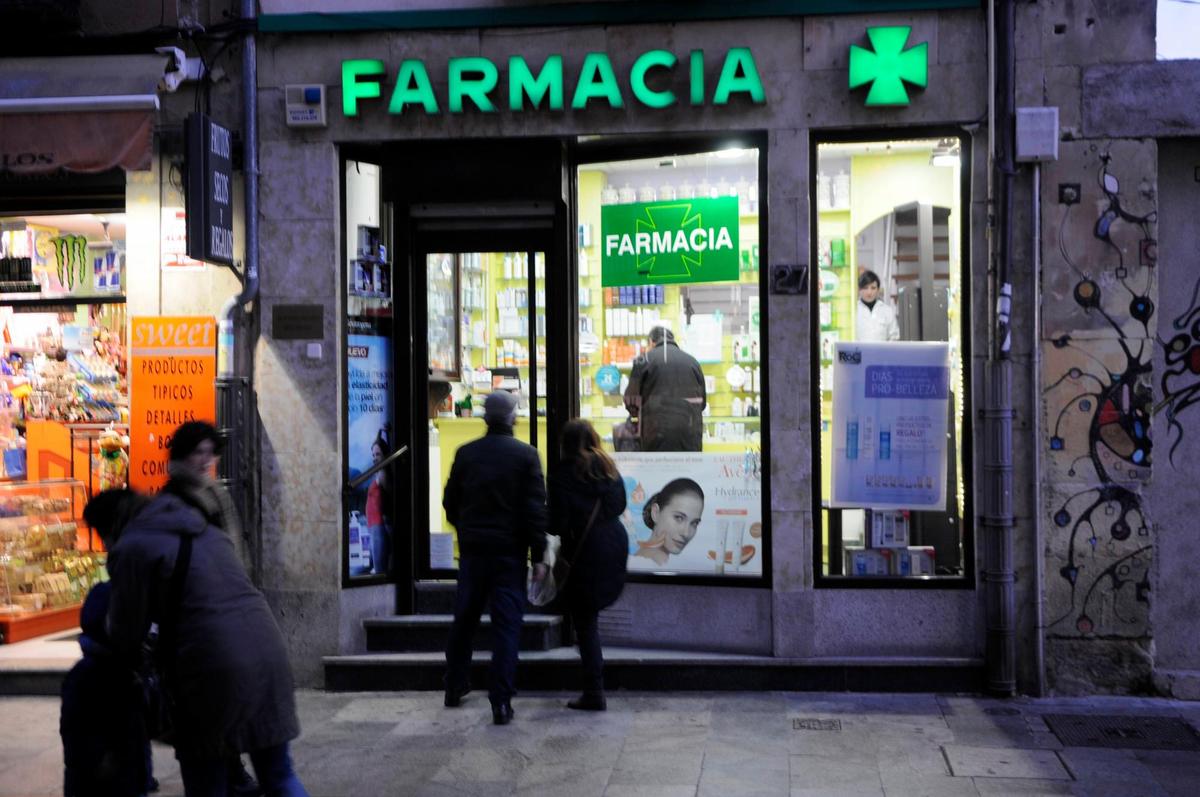 Imagen de archivo de una farmacia del centro de Salamanca.