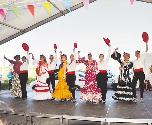 Una actuación del grupo Arte y Color La Vega, de Villoria.