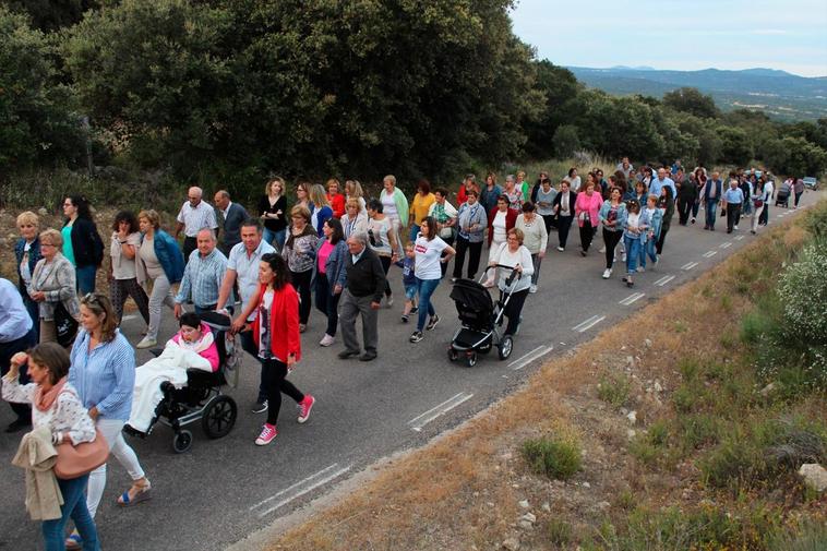 Los vecinos de Valdefuentes de Sangusín unidos por la Virgen de Carrascal