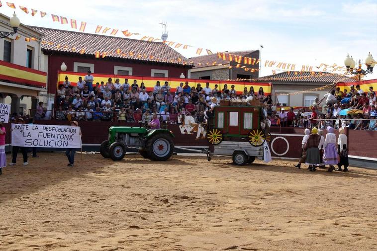 La Fuente de San Esteban ha lucido su estilo ‘más puro oeste americano’