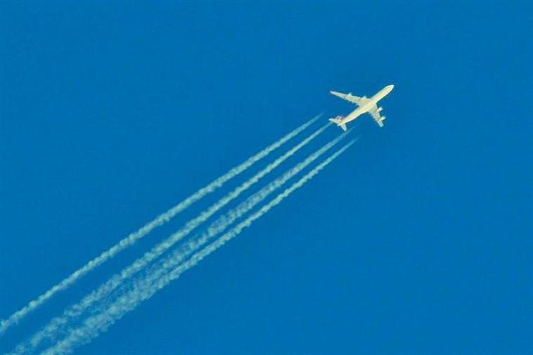 Las estelas de los aviones calientan la atmósfera.