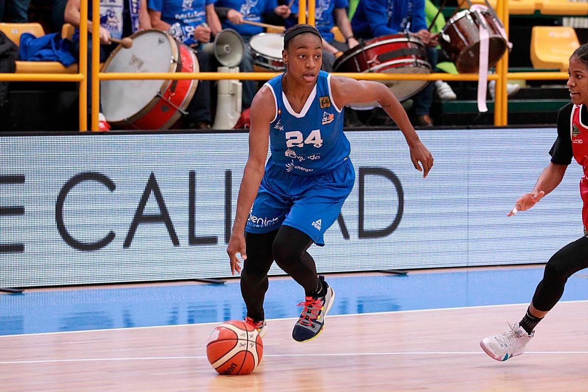 Jewell Joyd, durante un partido con el Perfumerías Avenida.