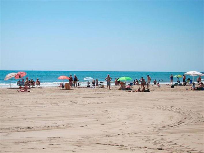 Dos playas de Valencia, cerradas.