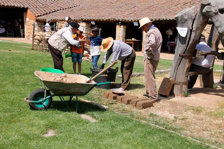 Los oficios olvidados que recuperan en Galindo y Perahuy