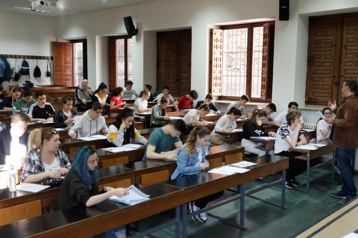 Estudiantes realizando la prueba de la EBAU celebrada en junio.
