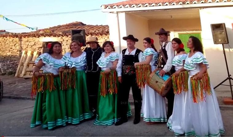 Bolivianos y charros unidos en La Zarza de la Pumareda