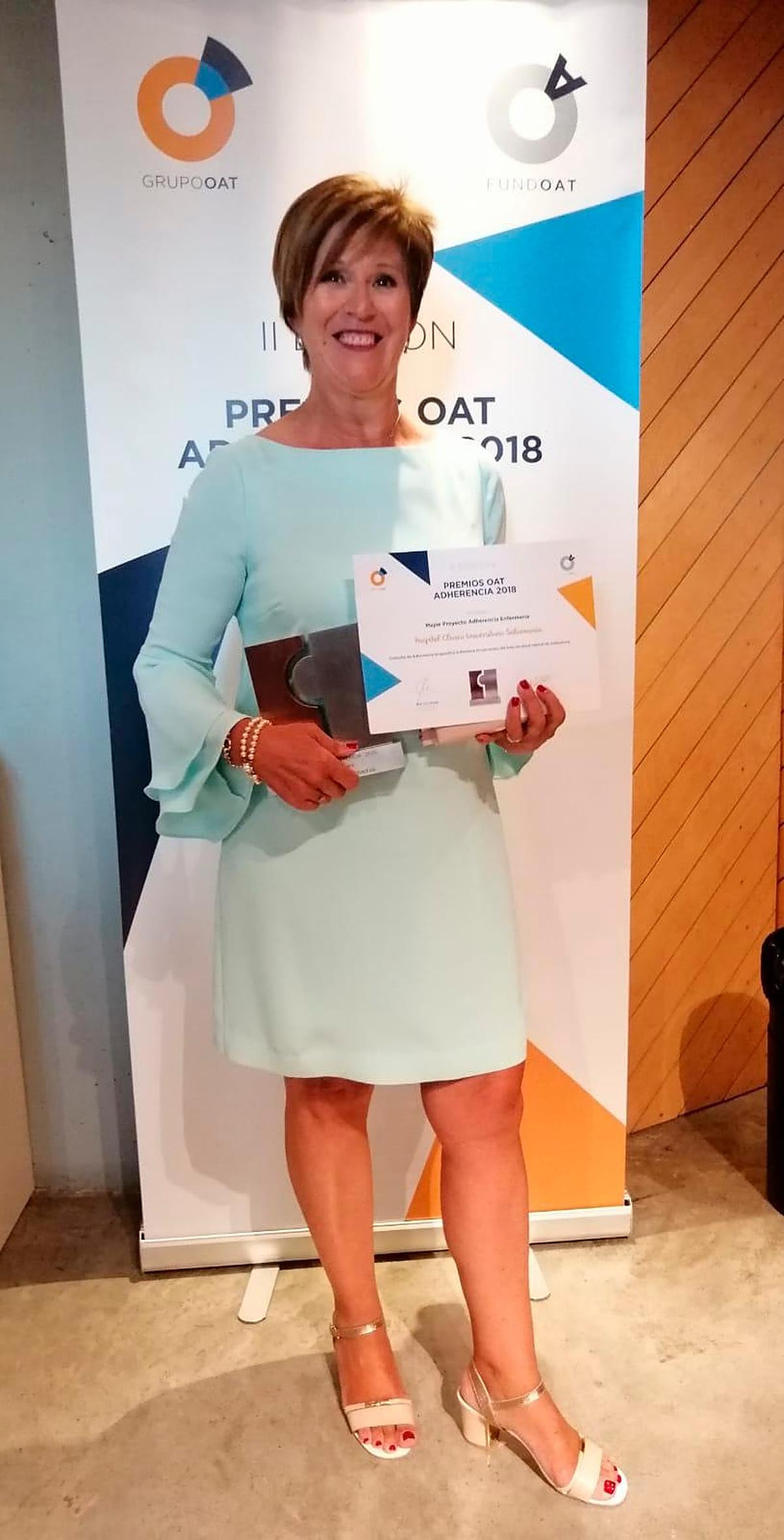 Pilar Monzálvez recibió el premio en nombre del Hospital de Salamanca.