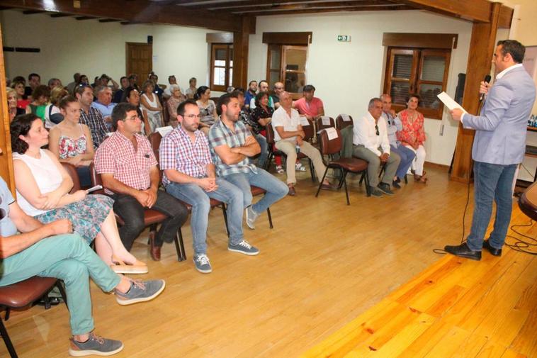 El alcalde y diputado Antonio Labrador durante el acto de presentación celebrado ayer en San Esteban.